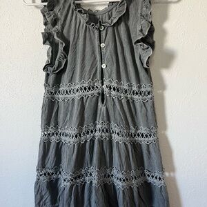 Ruffled flowy grey tank top size L